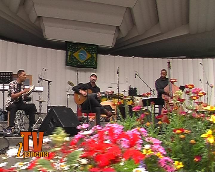 Trio Krikula beim Bras. Nachmittag 09.jpg - Trio Krikula beim brasilianischen Nachmittag in Planten und Blomen